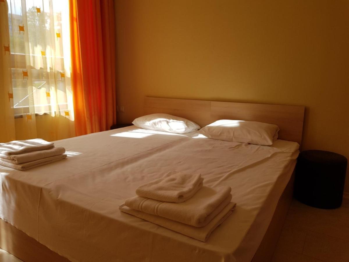 Golden Sands Rentals Apartments Экстерьер фото