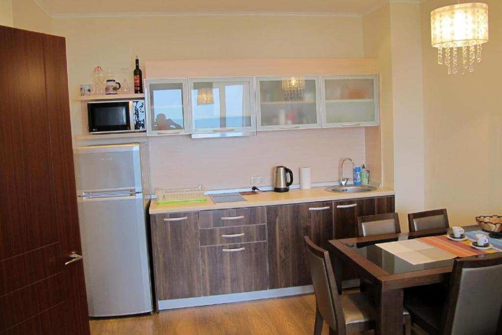 Golden Sands Rentals Apartments Экстерьер фото